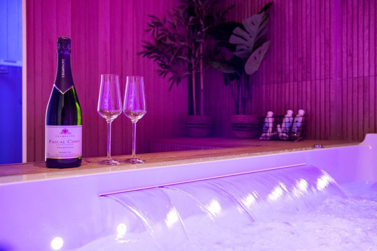 Art Deco Champagne & Apartment